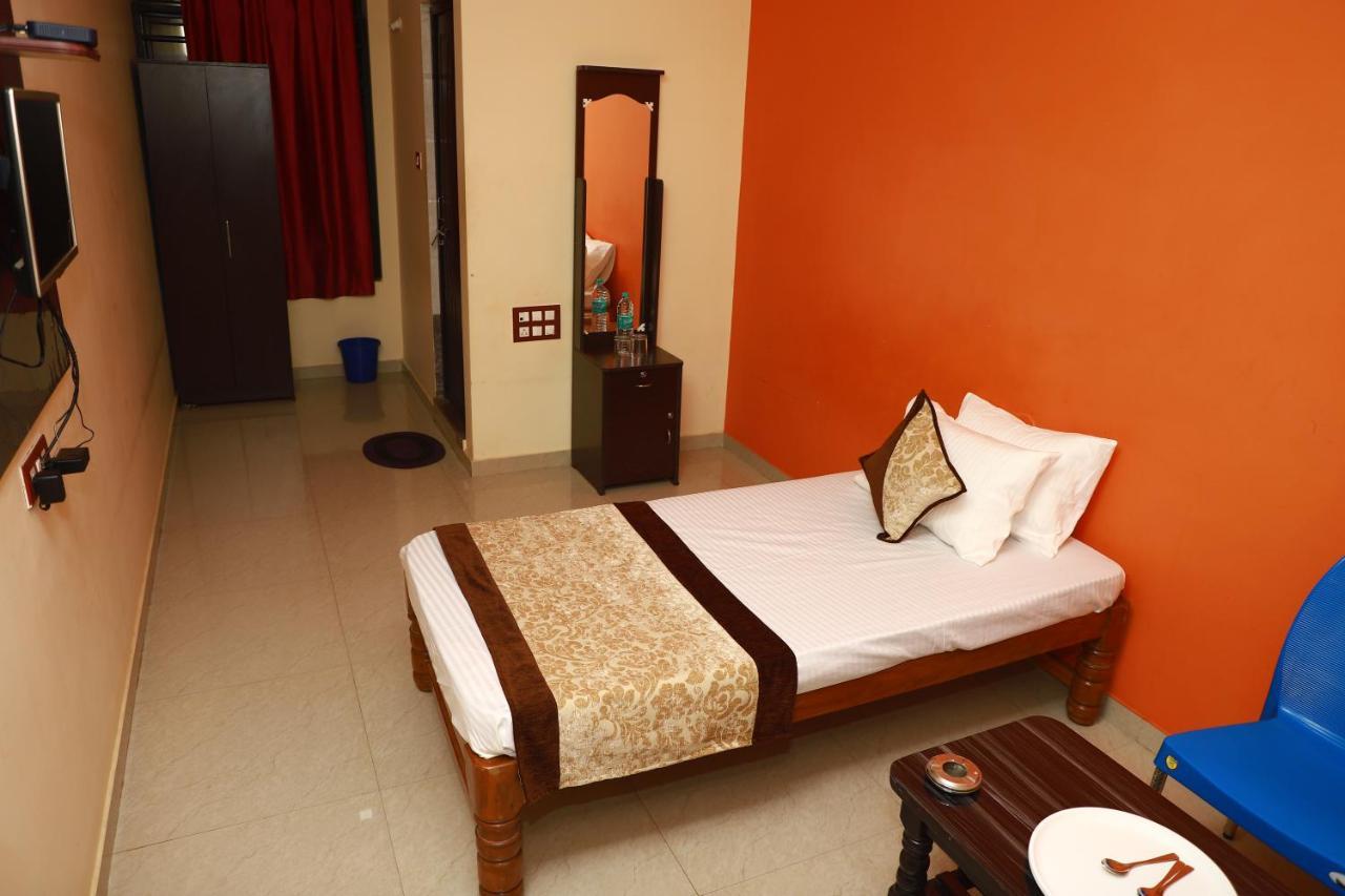 Megha Residency Hotel Haveri Exterior photo